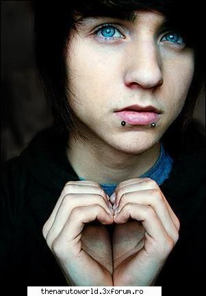 Alex Evans - mie imi pl muuult cum canta si este un baiat emo - Emo KidS