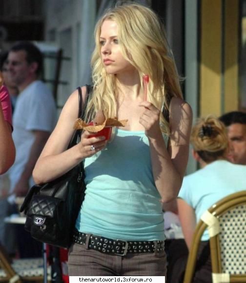 Avril`s life - Avril Lavigne a aparut pe scena muzicala in vara - Avril Lavigne