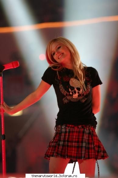 Avril`s life - Skater Boi (Skater Boy) este cel de-al doilea - Avril Lavigne