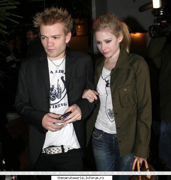 Avril`s life - I'm With You este cel de-al treilea single extras - Avril Lavigne