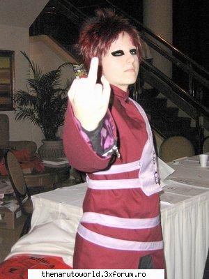 Cosplay - Uite-l si pe Gaara. E o Tipa...Cred...Dar seamana - NARUTO