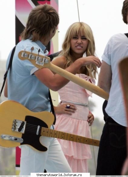 Miley Cyrus - *Hilary*CB - Actori