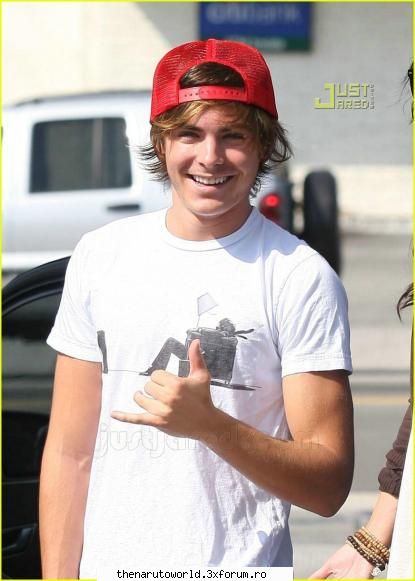 Zac Efron-idolul adolescentelor - Mariah_Yamacha - Actori