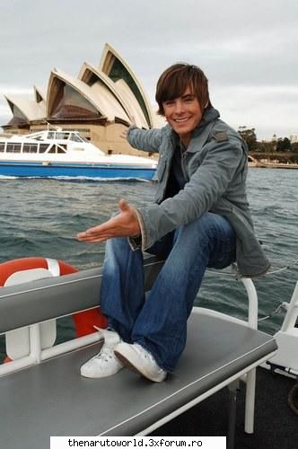 Zac Efron-idolul adolescentelor - Mariah_Yamacha - Actori